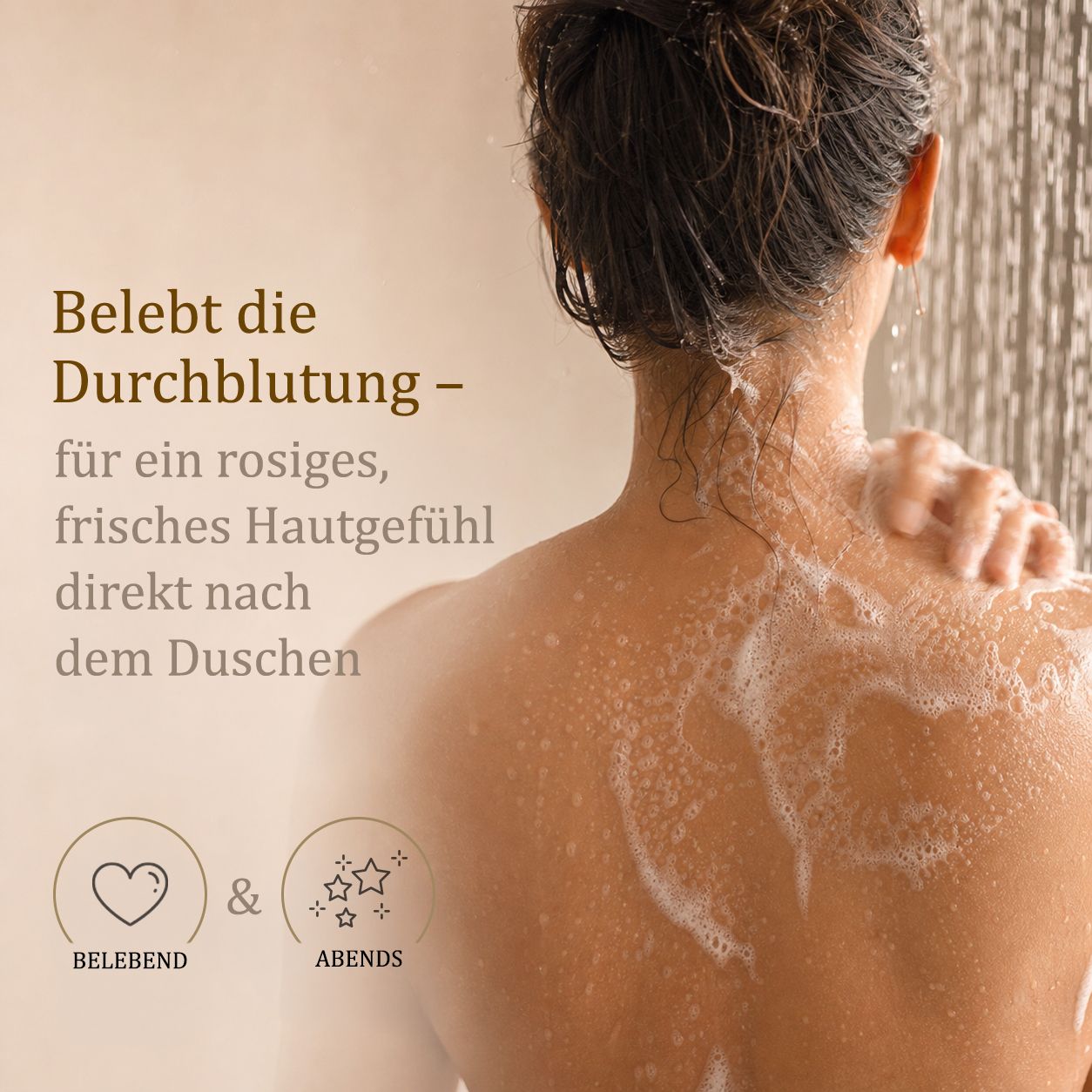 Frau unter der Dusche, die sich mit ANISSA Duschgel einseift. Belebt die Durchblutung.