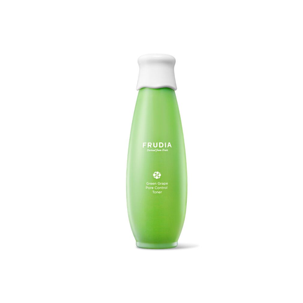 Frudia Trauben-Porenkontroll-Tonikum in einer schlanken, grünen Flasche mit weißem Verschluss.