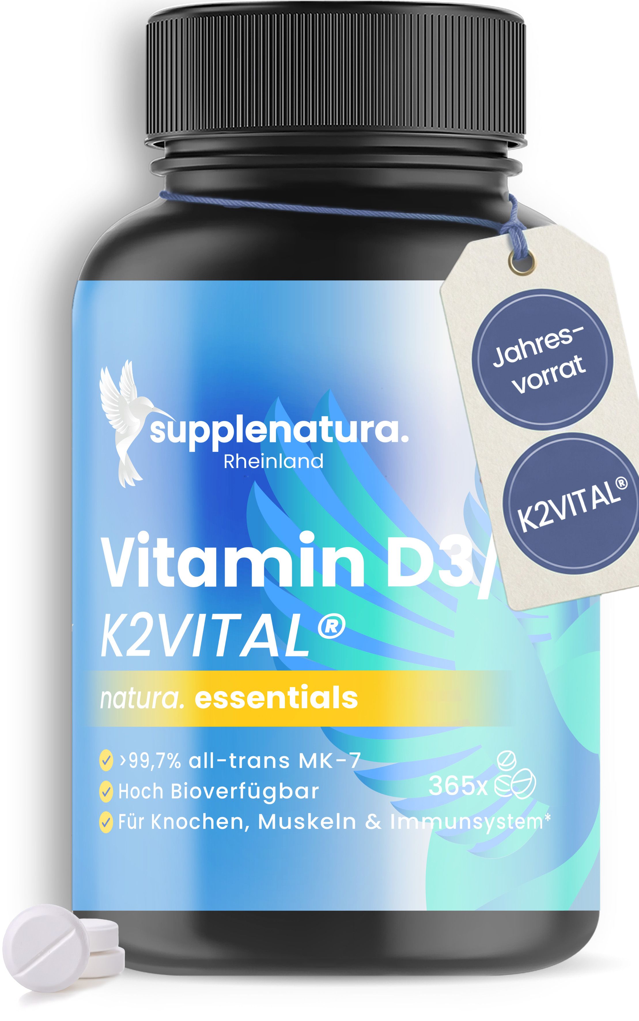 Braune Flasche mit blauer Aufschrift. Text: Vitamin D3/K2, K2VITAL, 365x, für Knochen, Muskeln & Immunsystem. Tabletten.