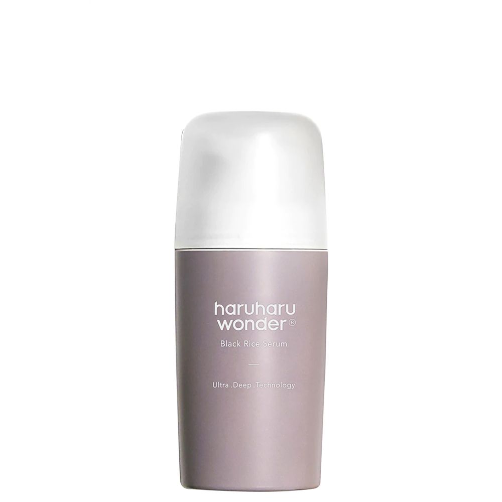 Serumflasche mit weißem Deckel. Aufschrift: HaruHaru Wonder Black Rice Serum. Untertitel: Ultra Deep Technology.