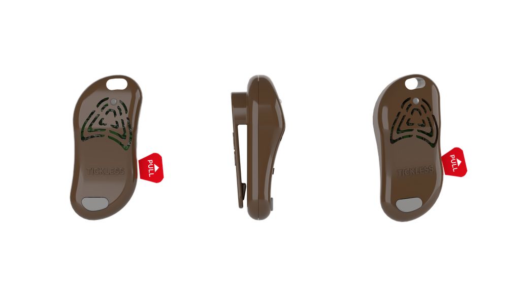 Drei Ansichten des braunen TICKLESS-Geräts. Mit rotem Zugband. Gehäuse mit Löchern. Mit Clip.