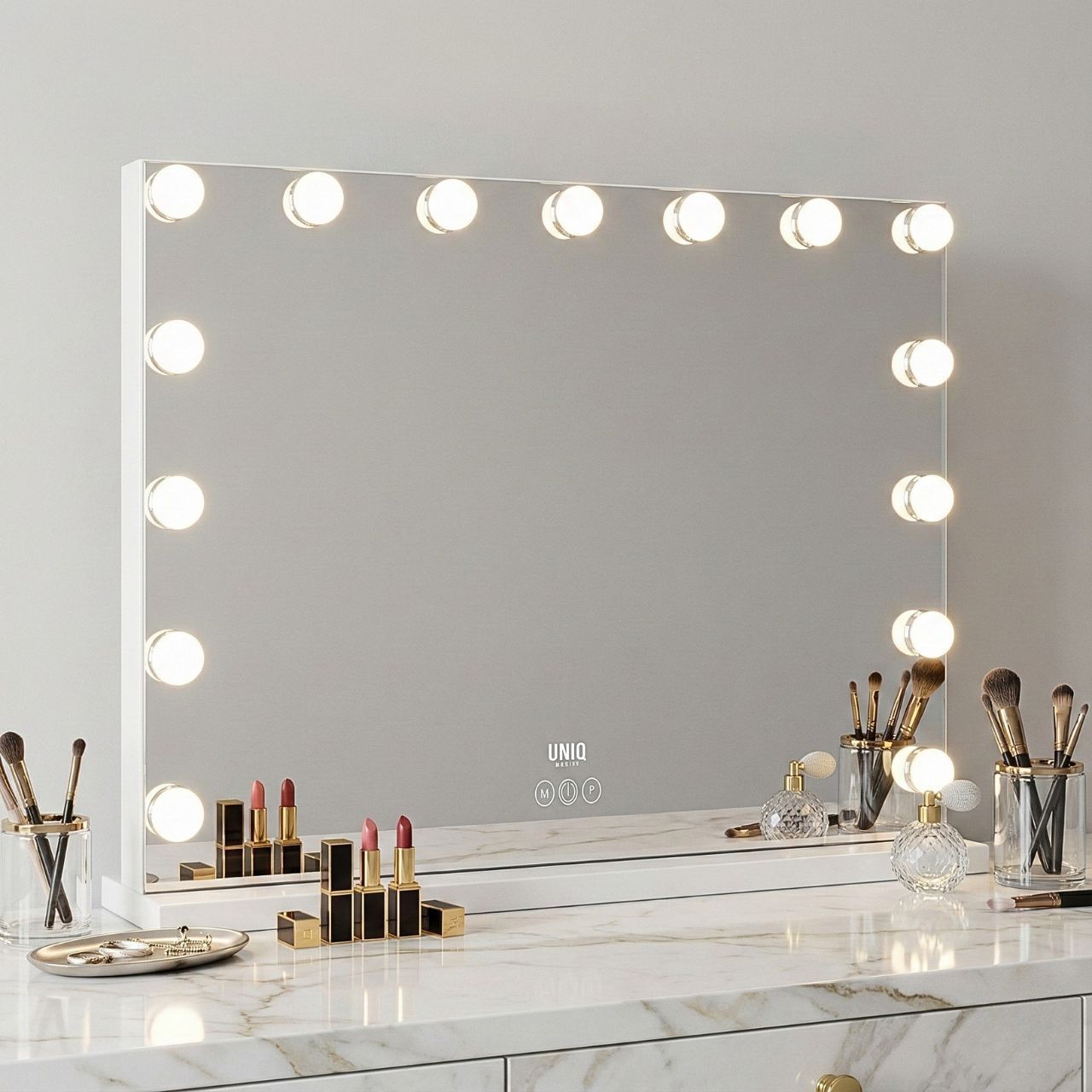Hollywood Schmink Spiegel mit 15 LED-Lampen, Kosmetik und Parfüm.