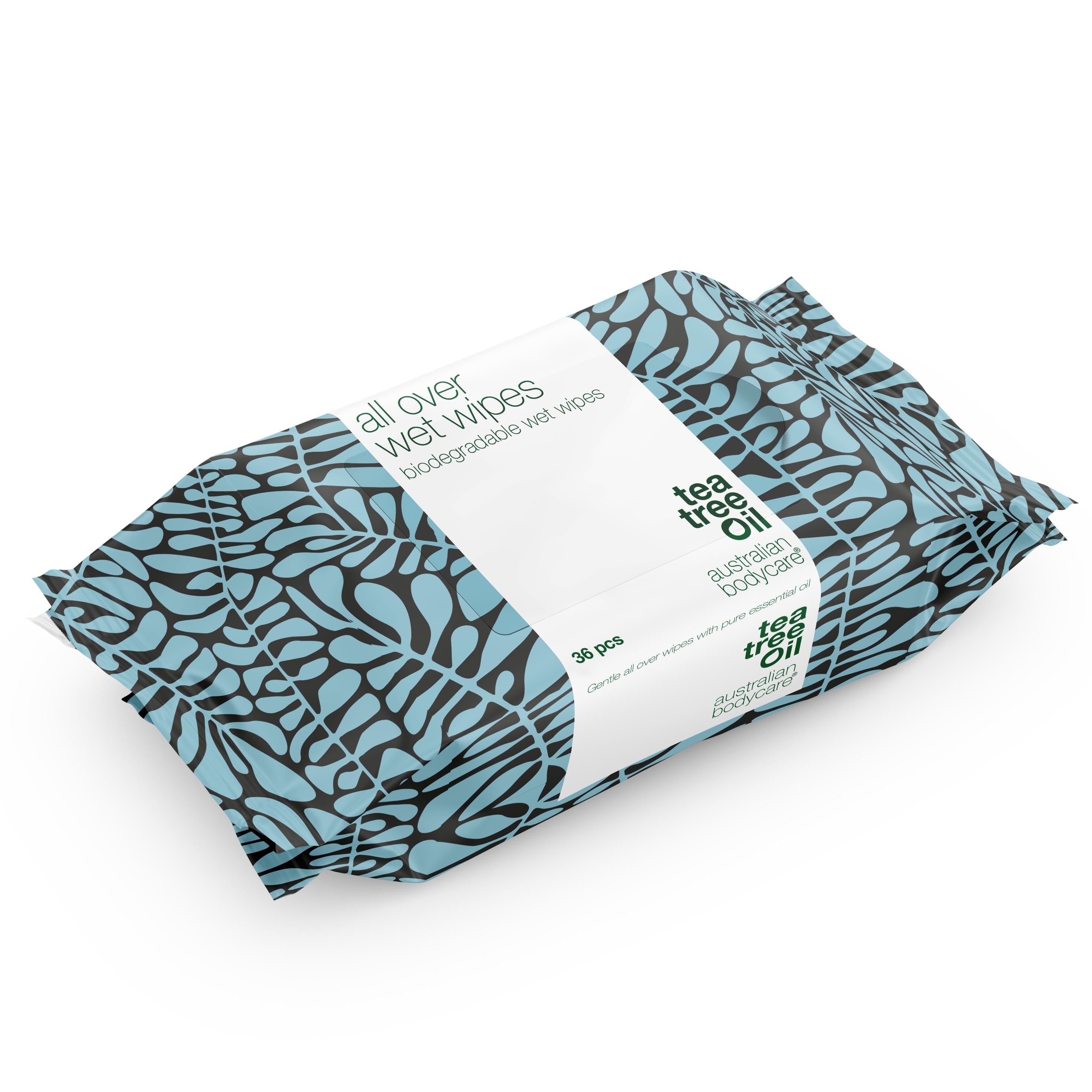 Packung Feuchttücher mit Teebaumöl. 36 Stück. Blaue und schwarze Blättermuster. Weißer Aufkleber mit Text.