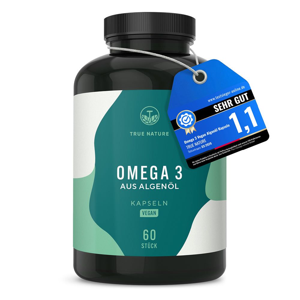 Dunkle Kapsel mit Etikett: Omega 3 aus Algenöl, vegan, 60 Stück. Mit Siegel 'Sehr gut 1,1'.