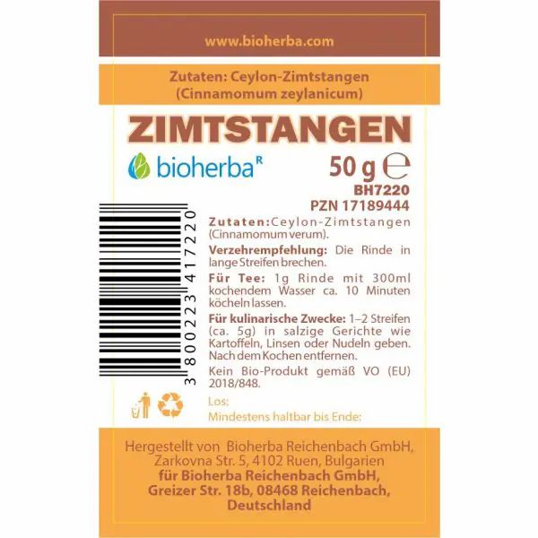 Nahaufnahme des Etiketts mit Produktnamen Zimtstangen, Marke Bioherba und Gewichtsangabe 50g.