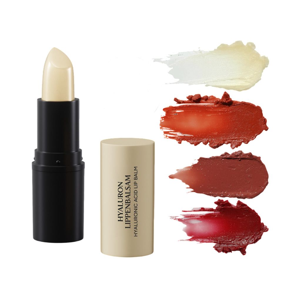Lippenbalsam mit schwarzem Gehäuse und geöffneter Kappe. Daneben Farbmuster in Weiß, Rot, Dunkelrot und Rosa. Auf der Kappe steht "HYALURON LIPPENBALSAM".
