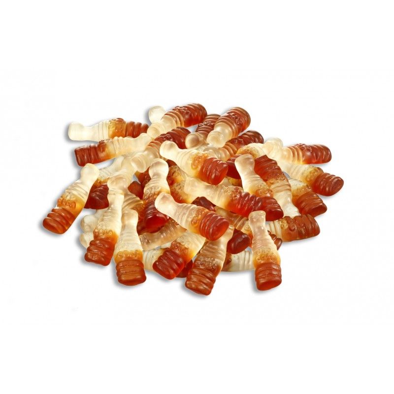 Haufen von Cola-Flaschen-Gummibärchen. Braune und cremefarbene Süßigkeiten in Flaschenform.