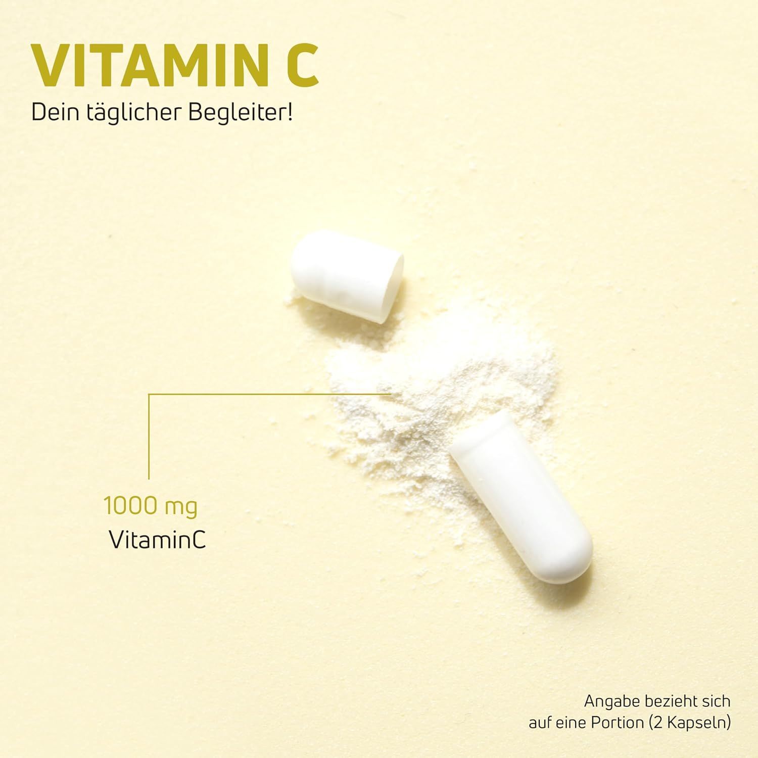 Weiße Kapsel geöffnet, daneben Pulver. Aufschrift 1000 mg Vitamin C. Hintergrund gelb.