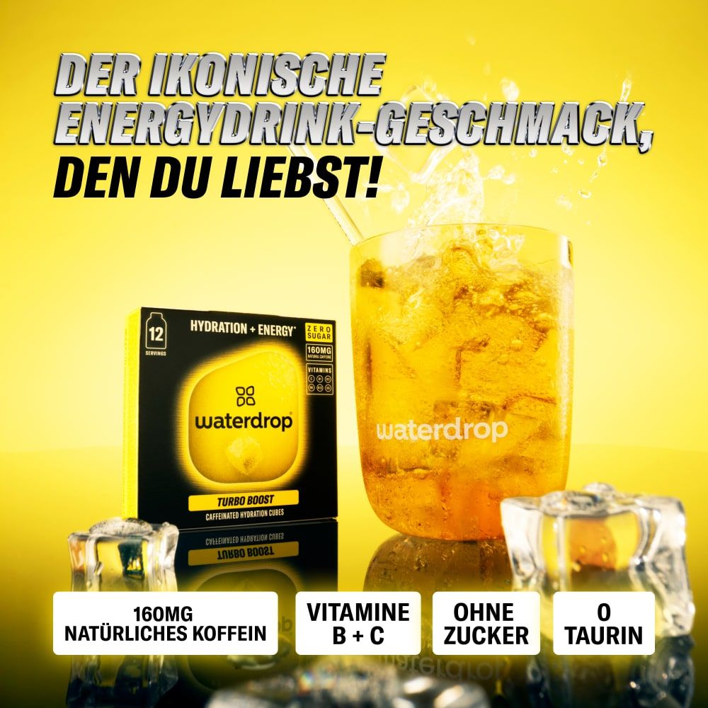 Glas mit Getränk und Eiswürfeln. Daneben eine Packung waterdrop® Turbo Boost. Text: 160mg natürliches Koffein, Vitamine B+C, ohne Zucker, 0 Taurin.