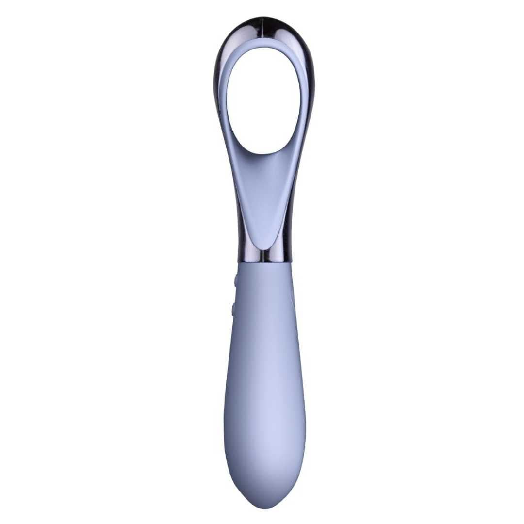 Hellblauer Vibrator mit Fingerschlaufe und silberfarbenem Element. Tropfenförmiger Griff, ovale Schlaufe.