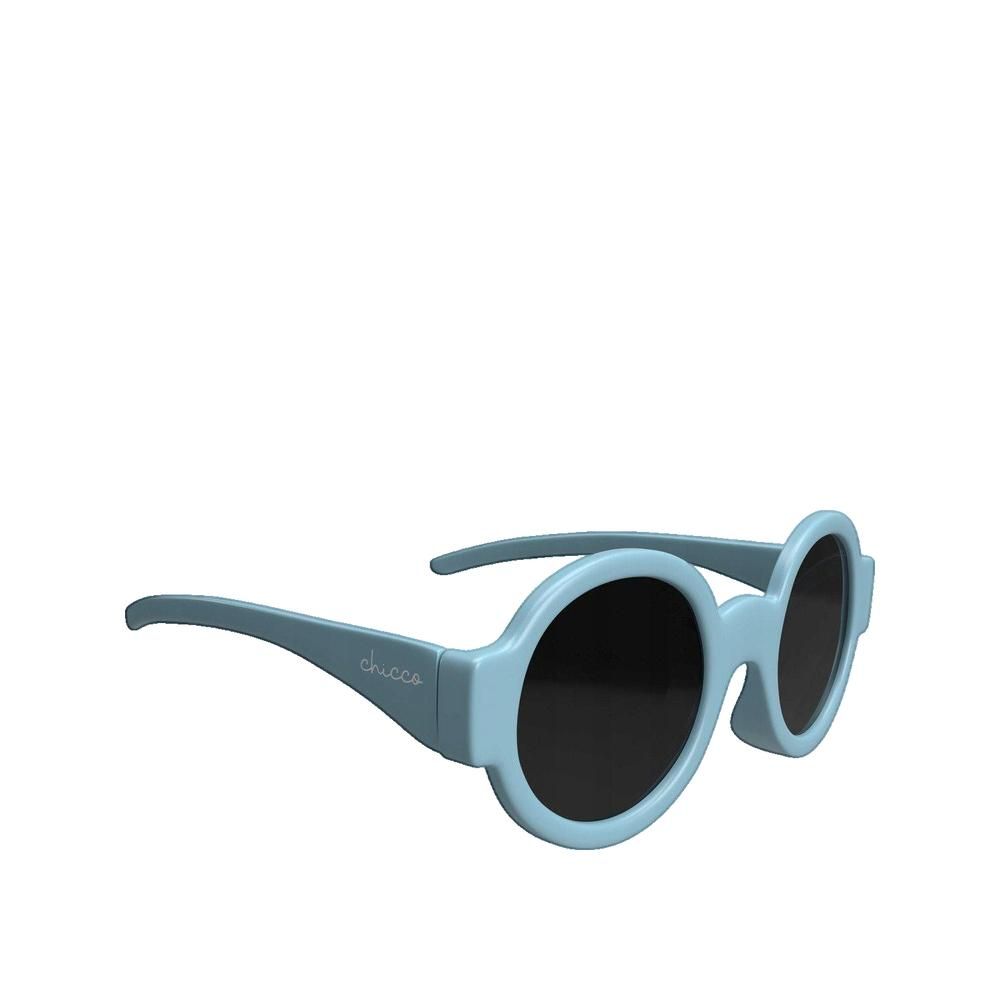 Blaue Sonnenbrille für Babys und Kleinkinder. Runde Gläser, hellblauer Rahmen. Schwarze Gläser. CHICCO-Logo auf dem Bügel.