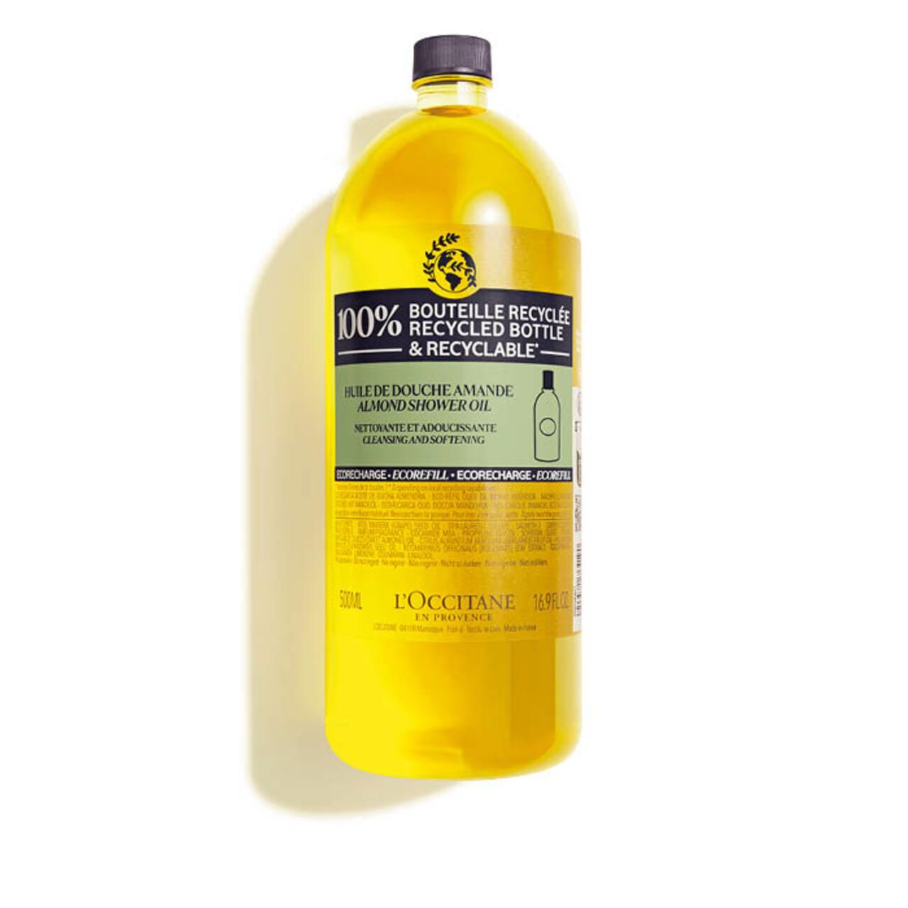 Gelbe Flasche mit Mandel Duschöl. Aufschrift: 100% recycelte Flasche. L'Occitane.
