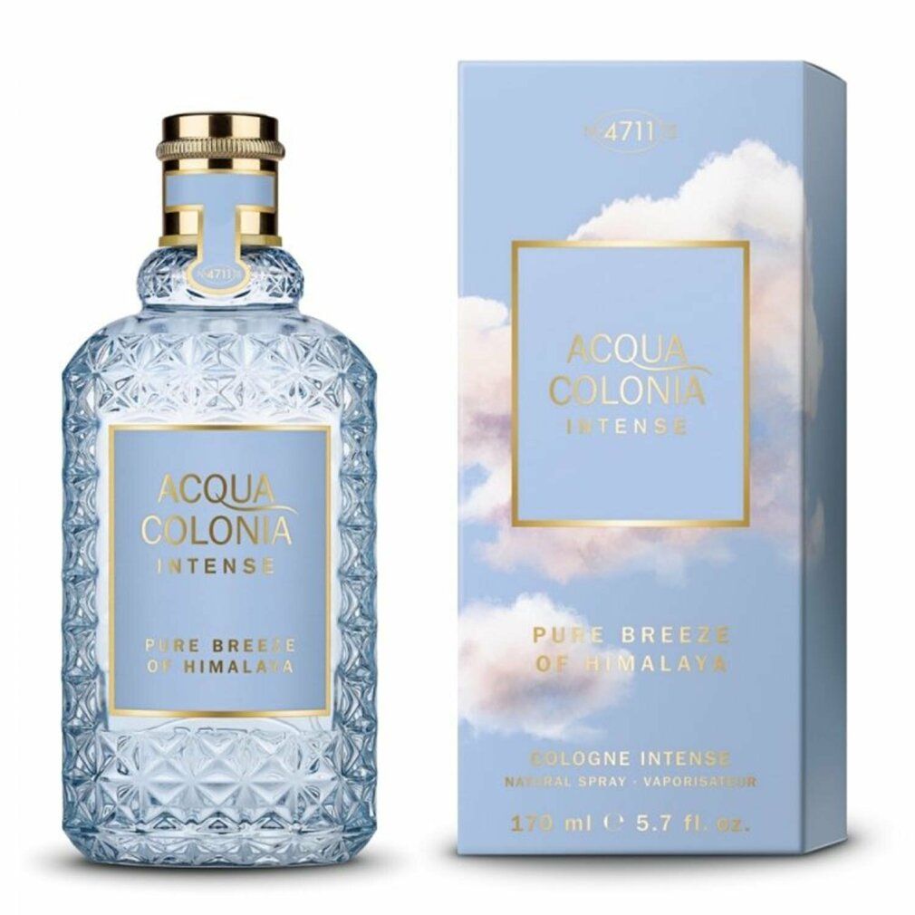 Hellblaues Parfumflakon und Schachtel. Aufschrift: Acqua Colonia Intense Pure Breeze of Himalaya. Schachtel mit Wolkenmotiv.
