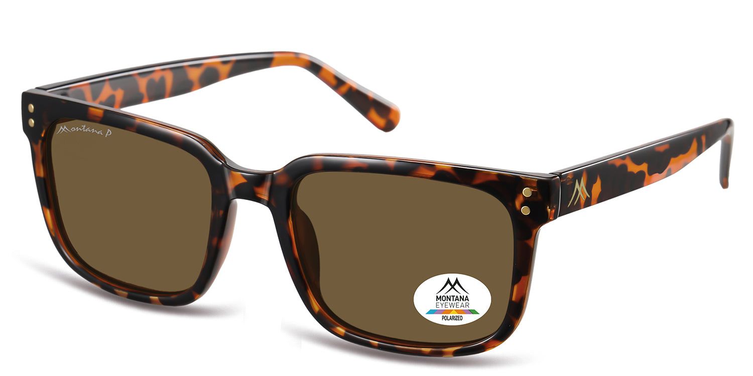 Sonnenbrille mit braunen Gläsern und braun-schwarzem Rahmen. Montana Eyewear Logo auf dem Glas und Bügel. Perspektivische Ansicht.