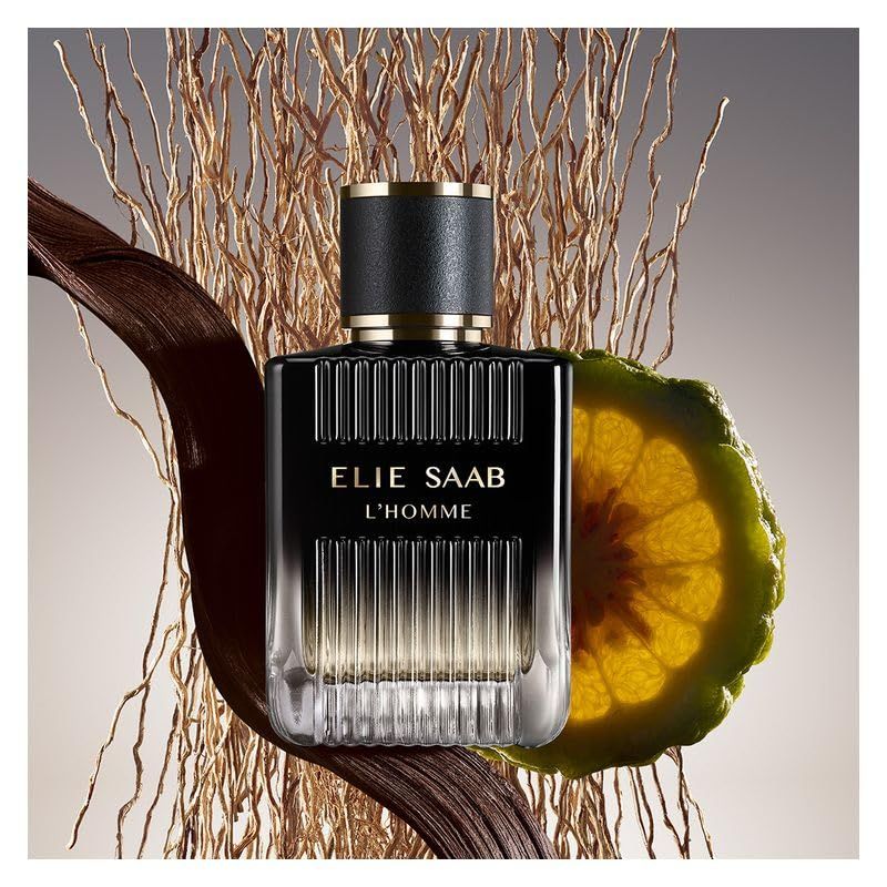 Schwarzer Flakon mit goldfarbenen Akzenten. Aufschrift: ELIE SAAB L'HOMME. Dekoration mit Zweigen und Frucht.