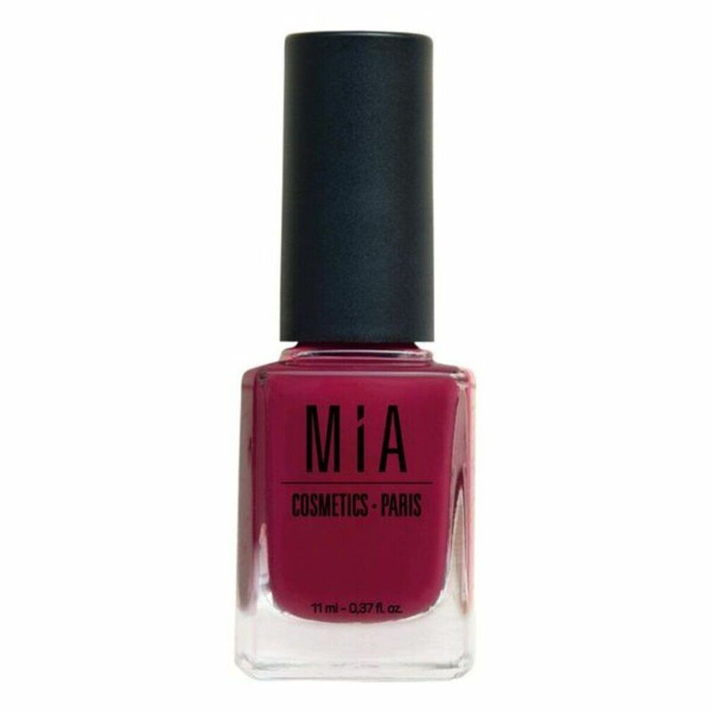 Nagellackflasche mit schwarzem Deckel. Aufschrift: MIA COSMETICS - PARIS. Farbe: Carmine.