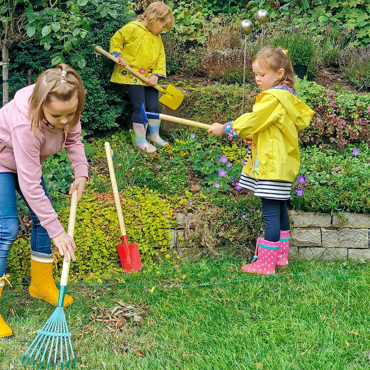 Smallfoot Gartenwerkzeug-Set Kunterbunt 10838 Lernspielzeug
