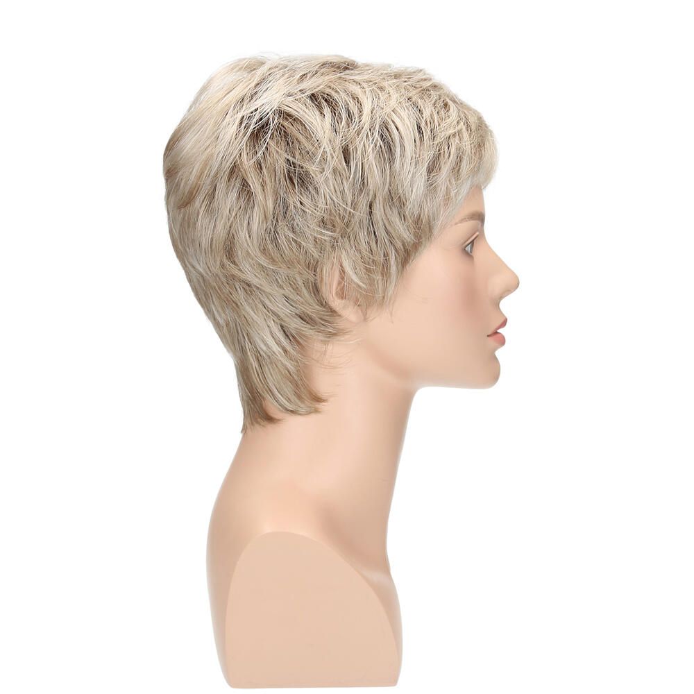 Perücke Sam von trendhair. Kurzer, blond-aschfarbener Haarschnitt. Seitenansicht auf einer Schaufensterpuppe.