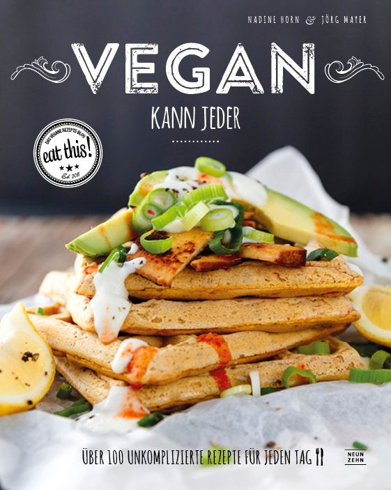 Buchcover mit dem Titel "VEGAN KANN JEDER". Oben links Logo "eat this!". Darunter ein Stapel Waffeln mit Belag.