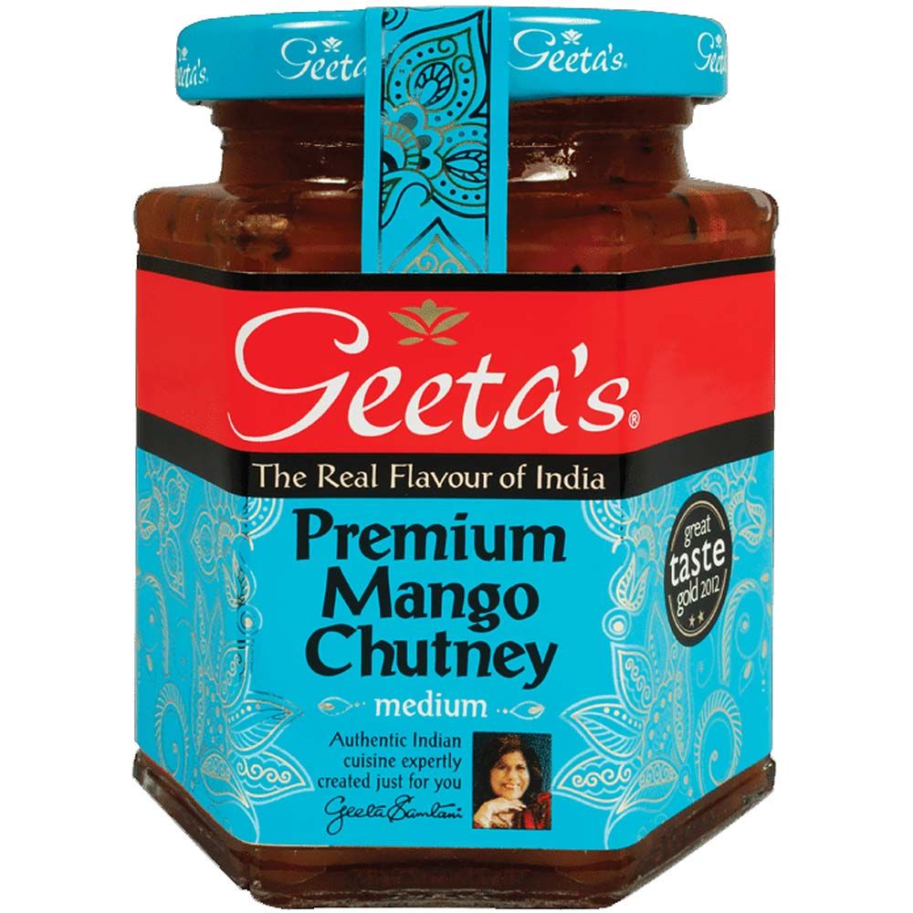 Glas mit Geeta's Premium Mango Chutney. Roter und blauer Aufkleber mit Produktnamen und Logo. Goldene Auszeichnung.