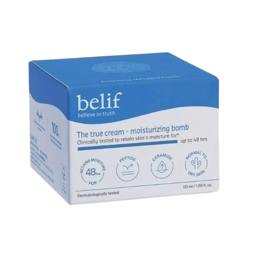 Belif The True Cream Moisturizing Bomb Box. Blau-weiße Verpackung mit Produktinformationen.