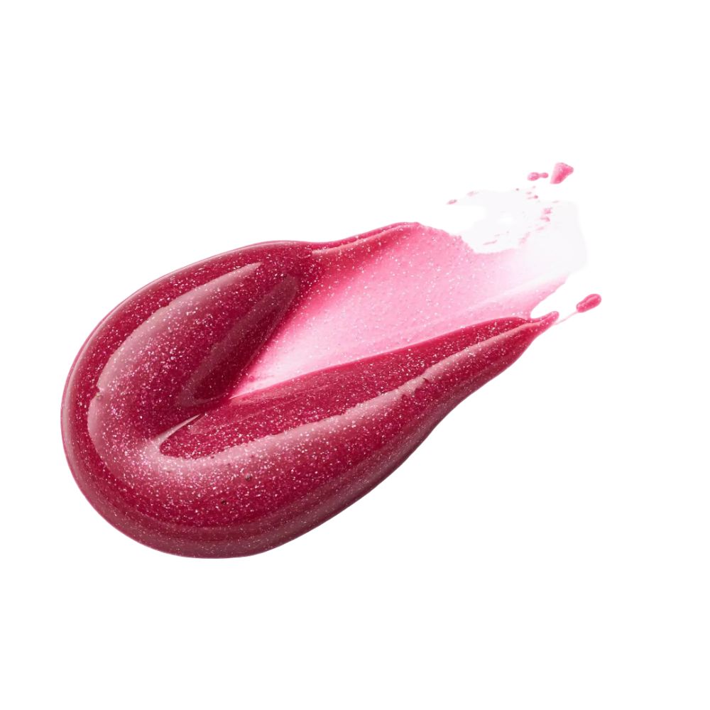 Ein glänzender, beerenfarbener Gloss-Swatch mit feinen Glitzerpartikeln.
