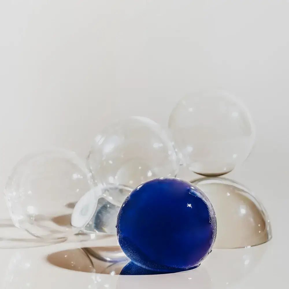 ONGREDIENTS Butterfly Pea Cleansing Ball Gesichtspflege