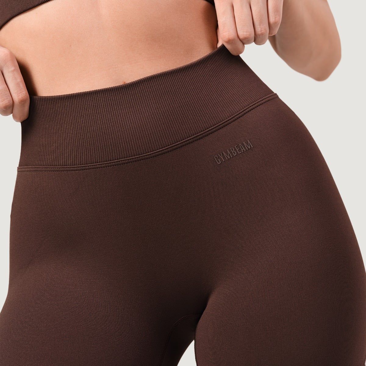 GymBeam Shorts Damen slim mit hoher Taille und Gummizug Mocha