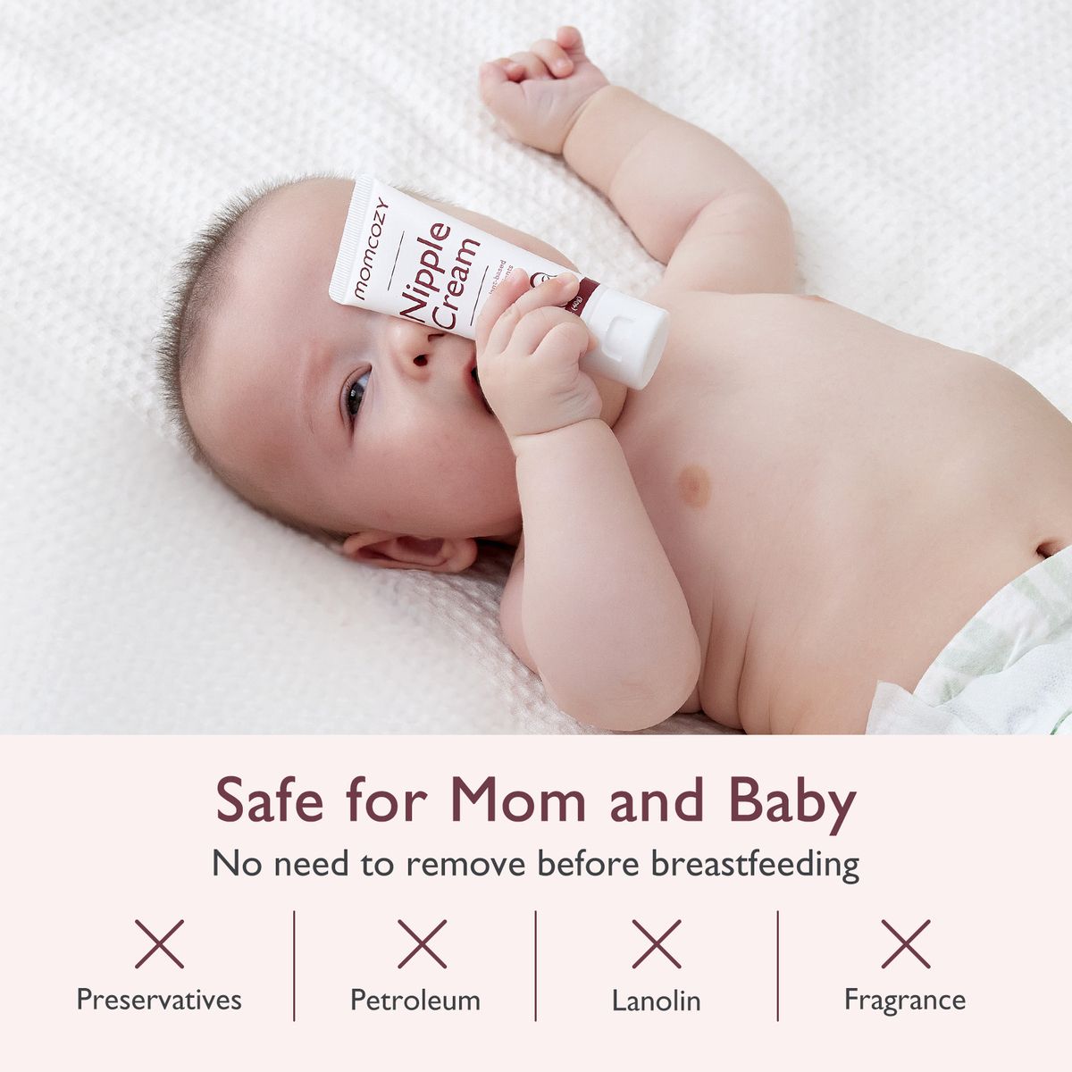 Baby hält Momcozy Nipple Cream Tube. Text: Sicher für Mutter und Baby. Frei von Konservierungsstoffen, Erdöl, Lanolin und Duftstoffen.