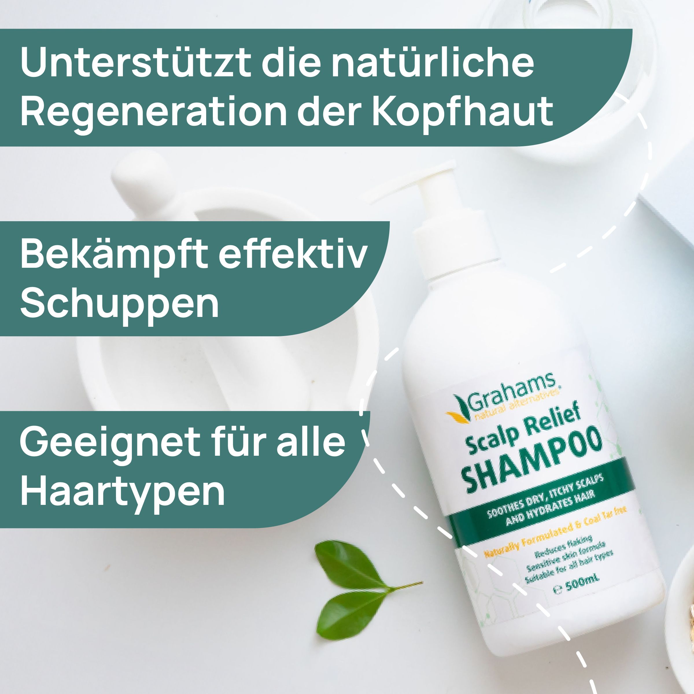 Weißes Shampoo-Flakon mit Pumpe. Text: Scalp Relief Shampoo. Geeignet für alle Haartypen. Unterstützt die Regeneration der Kopfhaut.
