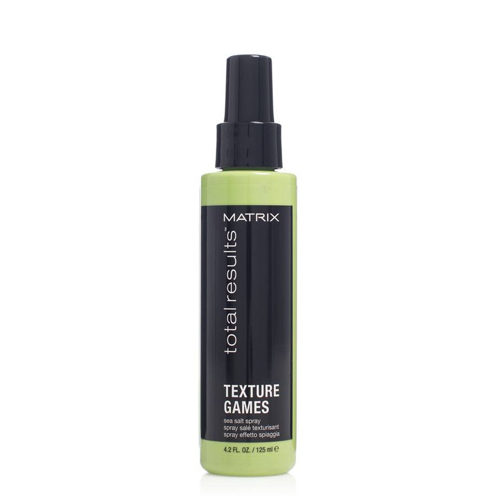 Grüne Flasche mit schwarzem Sprühkopf. Aufschrift: Matrix Total Results Texture Games Sea Salt Spray.