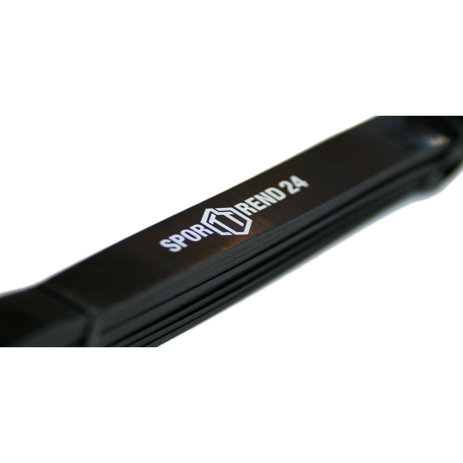 Schwarzes Fitnessband, Detailaufnahme. Weißer Sporttrend24-Aufdruck.