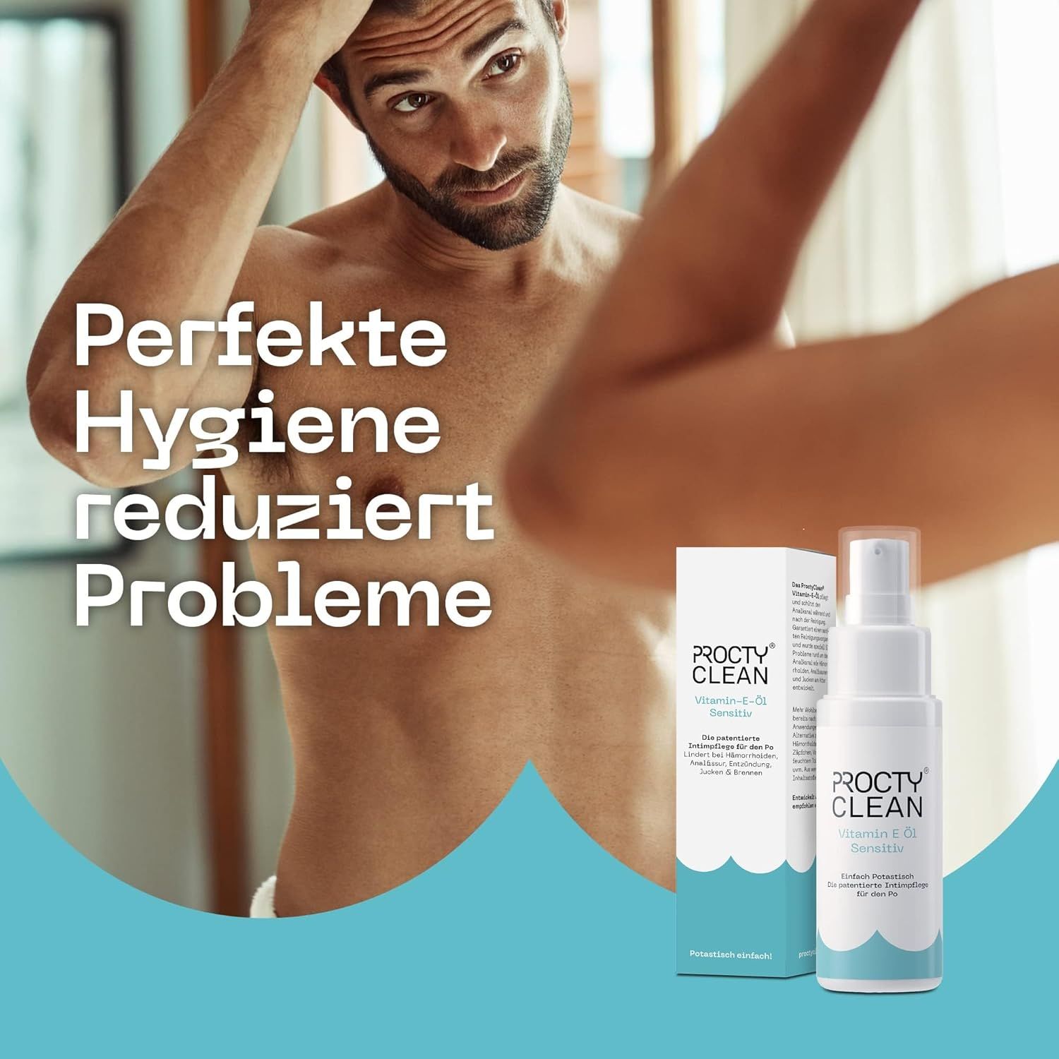 Mann im Badezimmer mit ProctyClean Vitamin-E-Öl Sensitiv und Verpackung. Blauer Hintergrund.