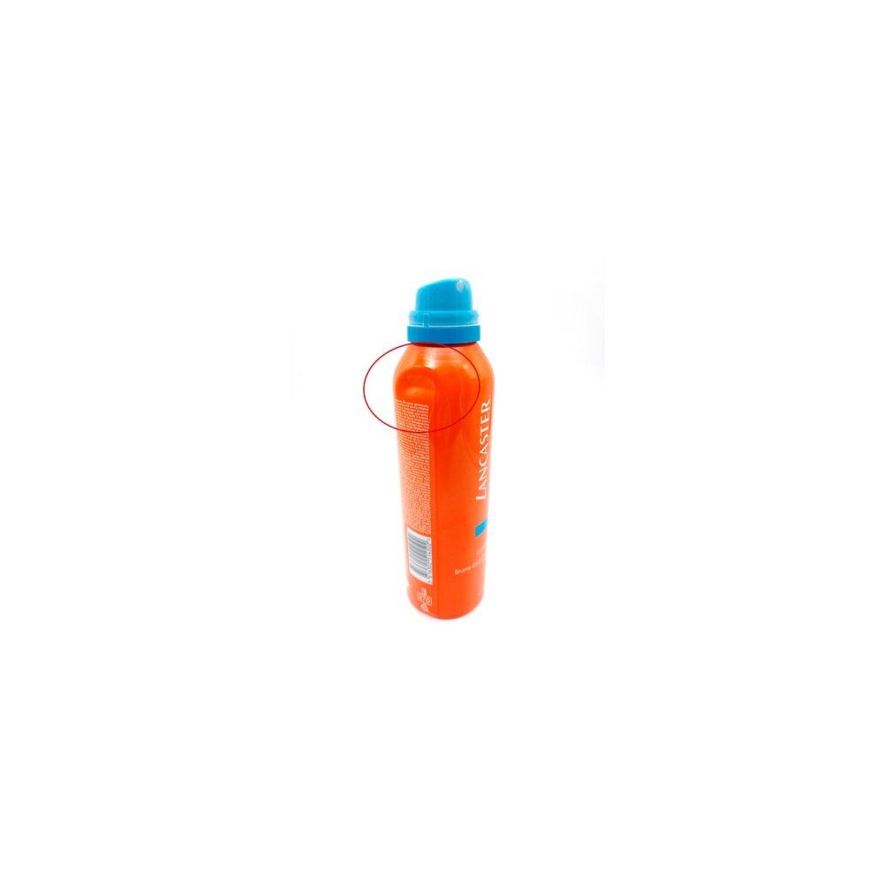 Orangefarbene Sprayflasche mit blauem Deckel. Text: Lancaster, Sun Sport, SPF 30. Vegan-Logo.