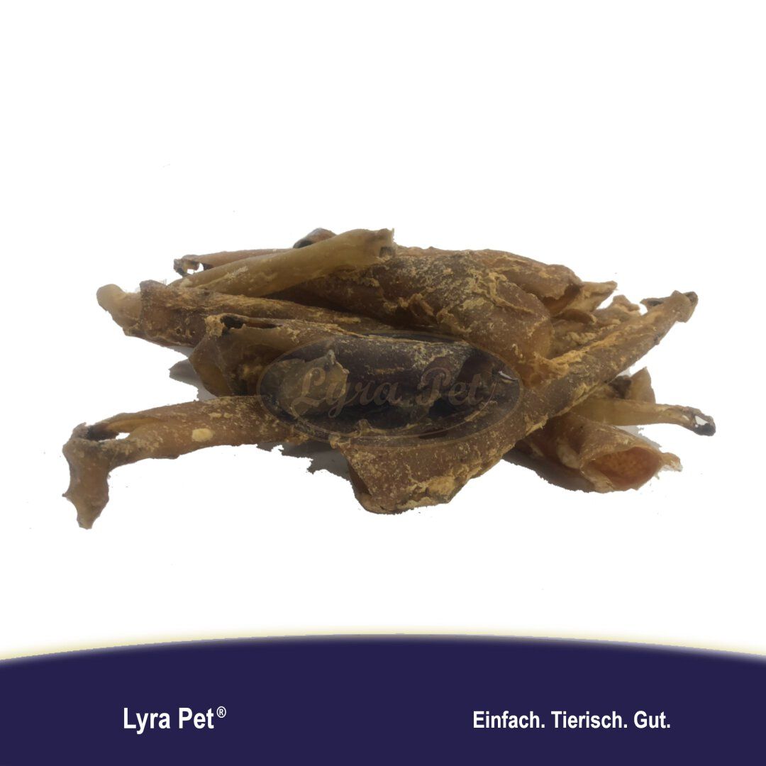 Lyra Pet Rinderaorta. Gehäuftes Produkt auf weißem Grund. Text: Lyra Pet, Einfach. Tierisch. Gut.