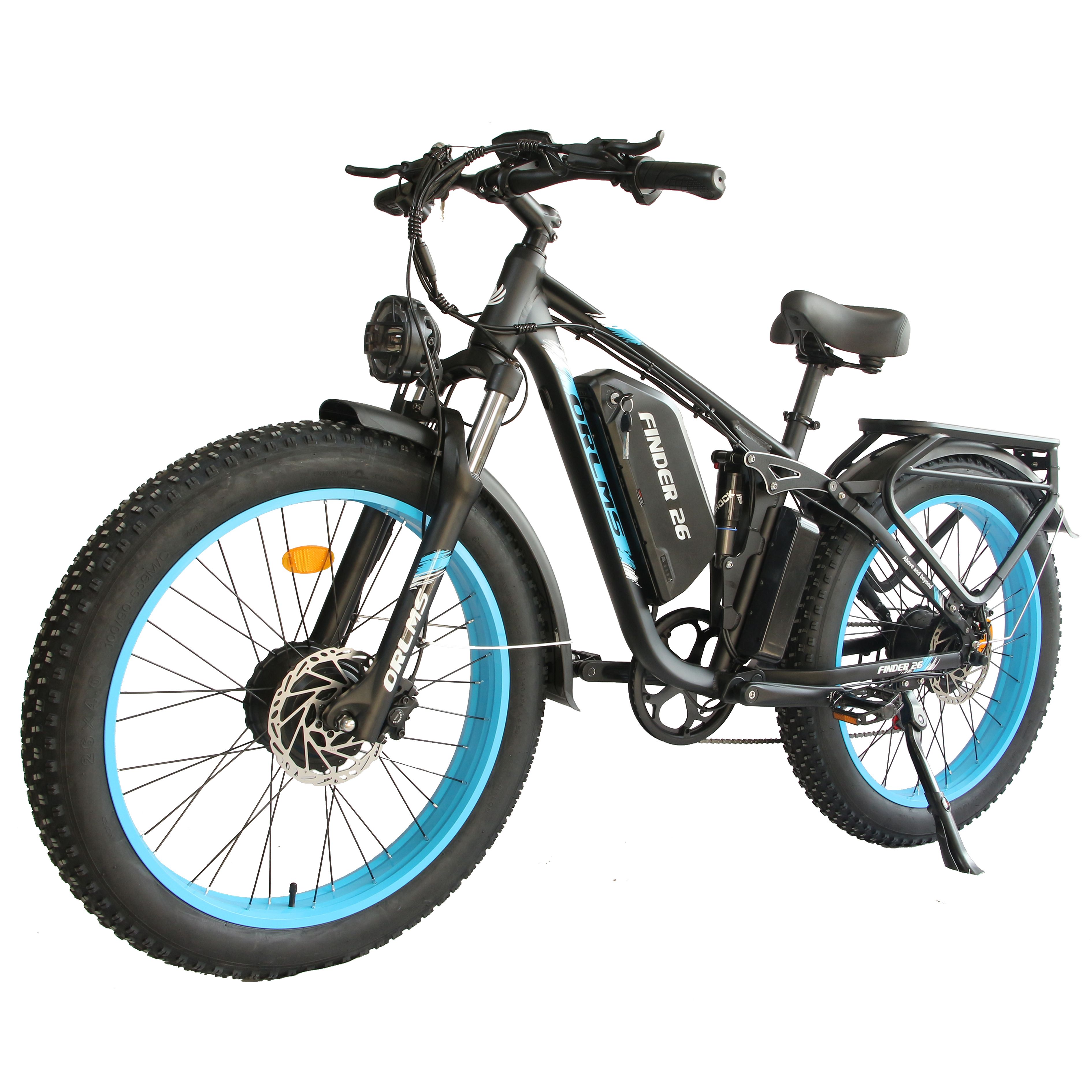Schwarzes E-Mountainbike mit blauen Felgen. Gepäckträger und Scheinwerfer. Finder 26 Schriftzug.