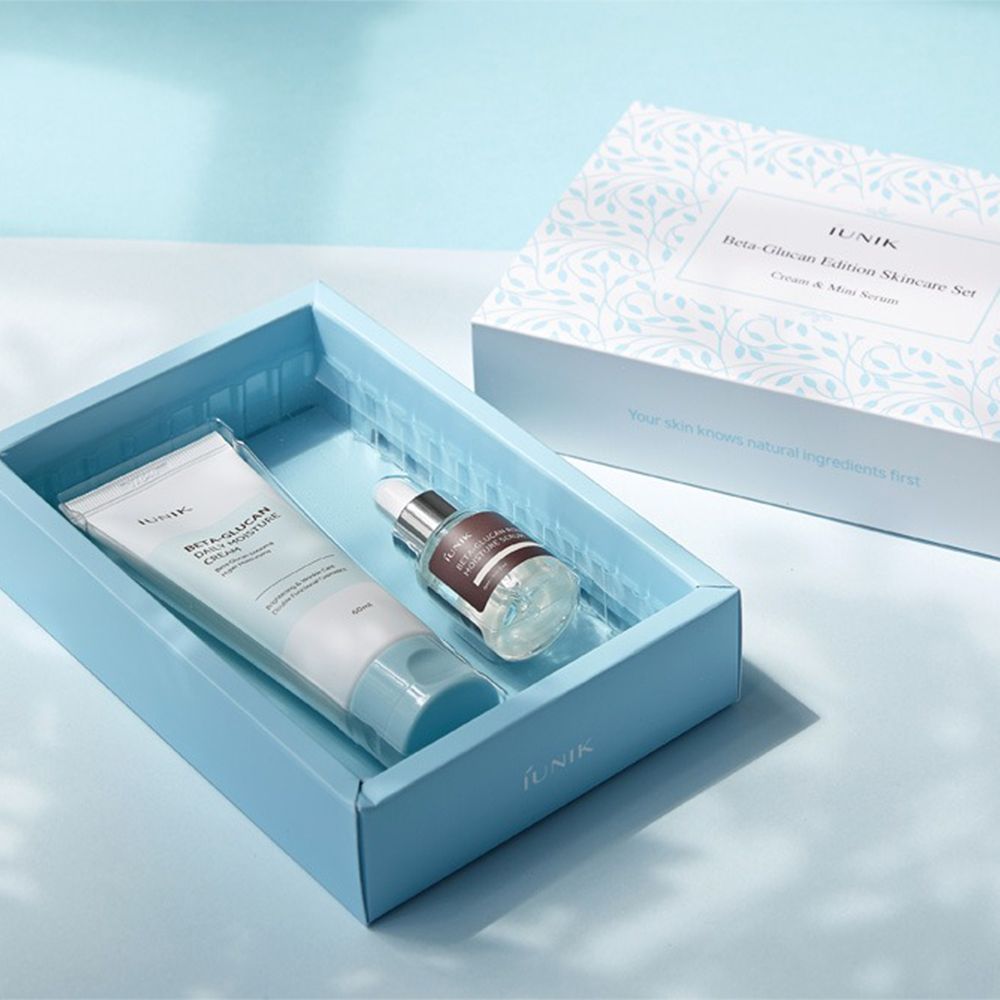 iUNIK Beta-Glucan Edition Pflegeset: Creme und Serum in einem blauen Kasten, daneben die Produktverpackung.