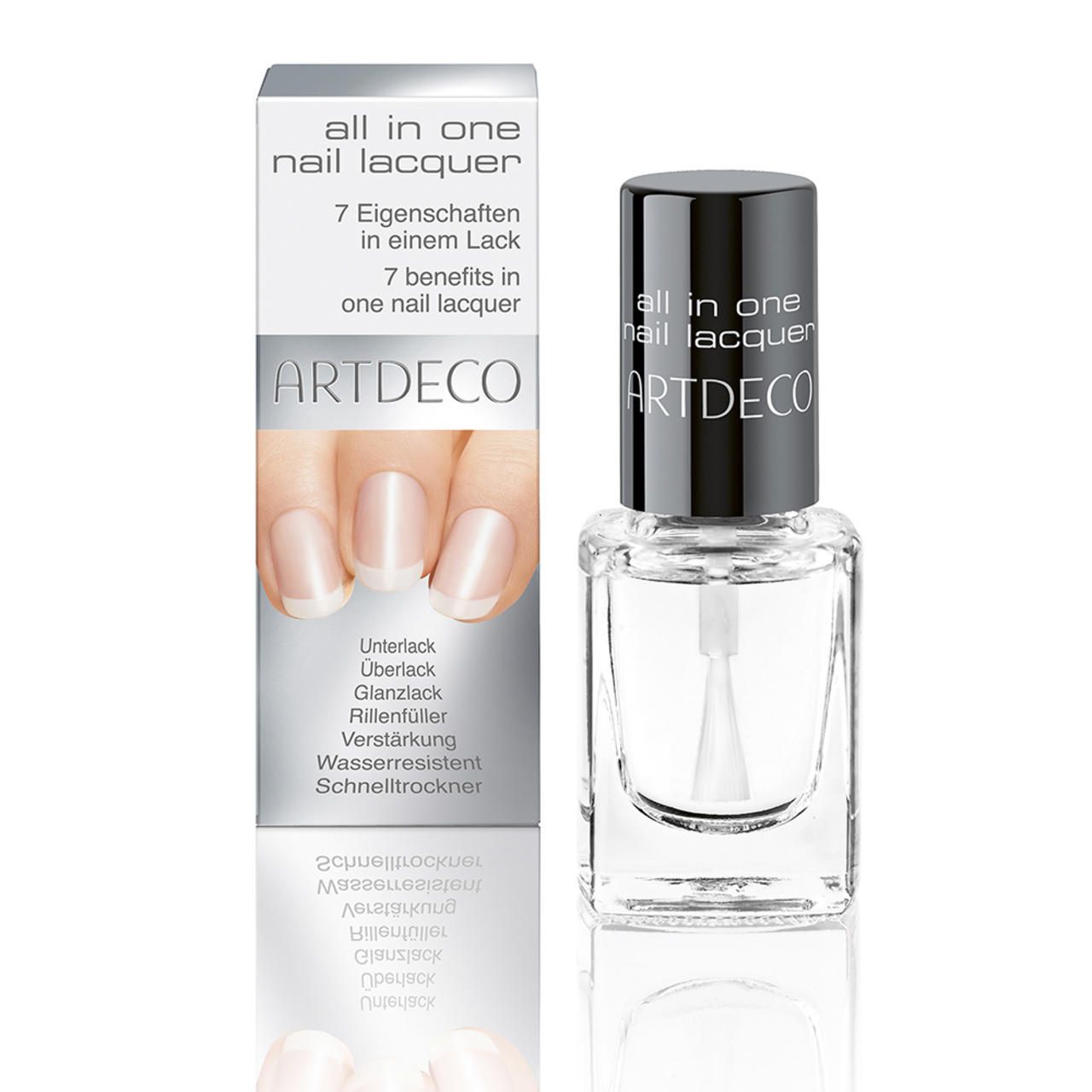 Nagellackflasche mit schwarzem Deckel und Bürste. Daneben eine Verpackung mit Produktnamen und Handabbildung.