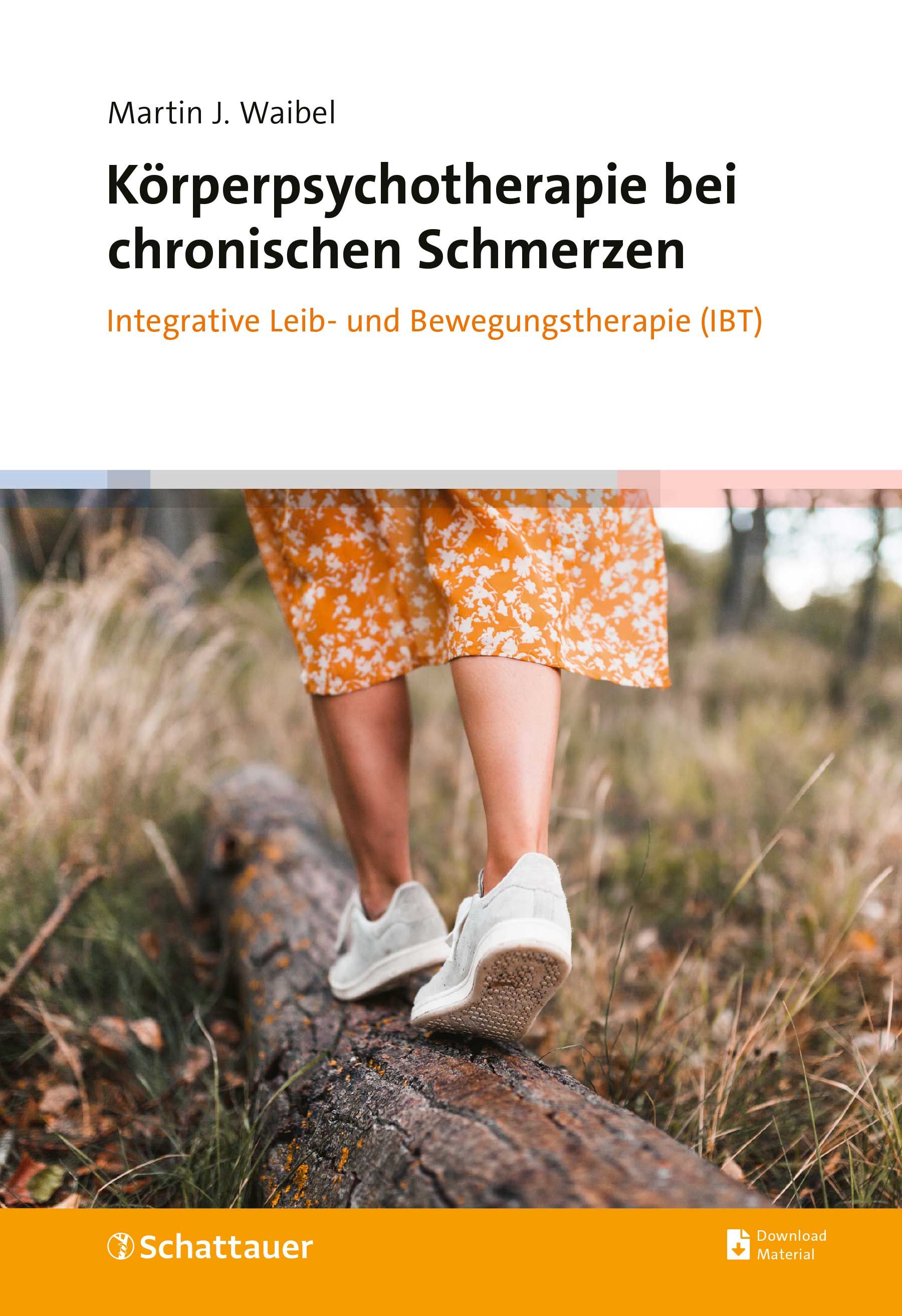 Buchcover: Titel 'Körperpsychotherapie bei chronischen Schmerzen'. Autor: Martin J. Waibel. Verlag: Schattauer. Frau geht über Baumstamm.