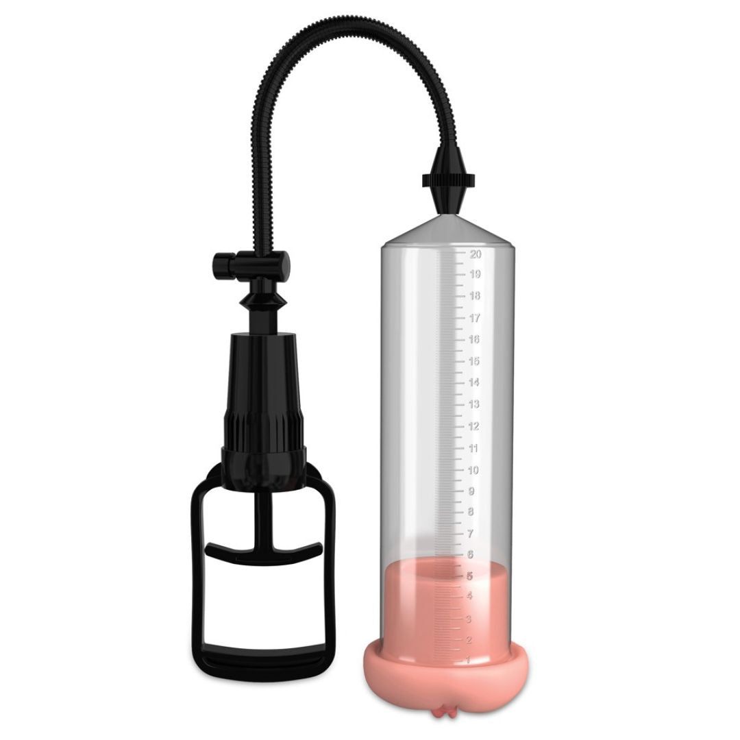 Pumpe mit Vagina-Öffnung. Schwarzer Griff und Schlauch. Skala am Zylinder. Rosa Öffnung. Flüssigkeit im Zylinder.