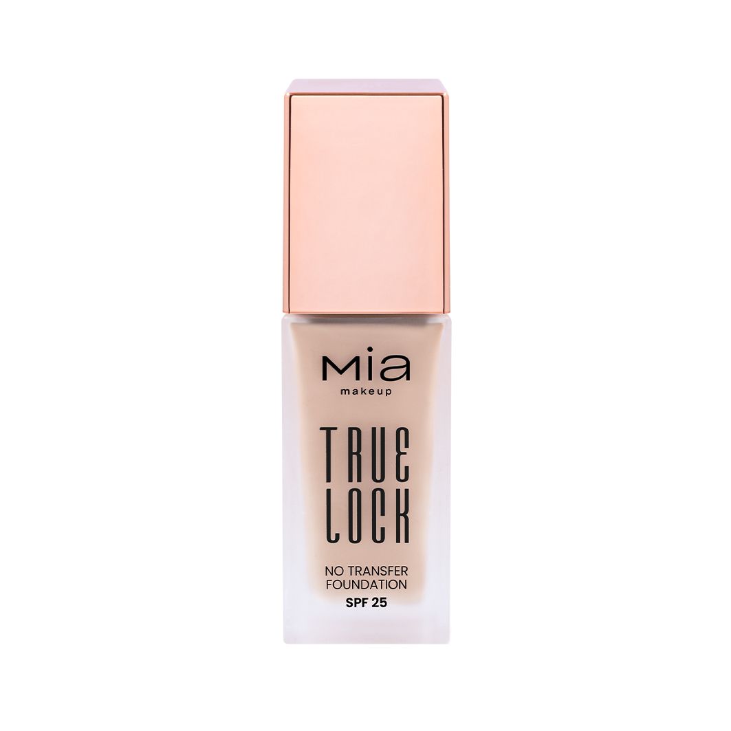 Fondotinta Mia Makeup True Lock. Flacone rettangolare in vetro con tappo color oro rosa. Sul davanti è scritto "TRUE LOCK" e "NO TRANSFER FOUNDATION SPF 25". Il liquido all'interno è beige chiaro.