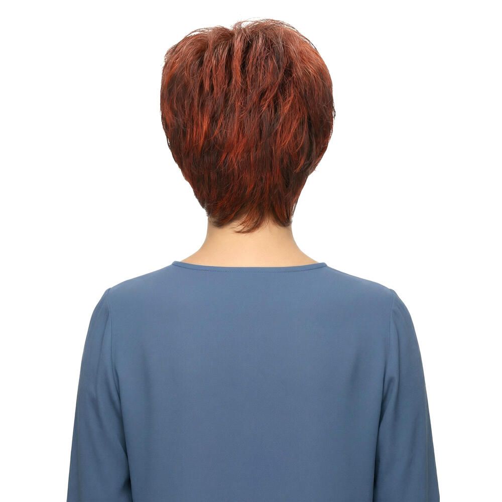 Kurzhaarperücke in Rotbraun. Rückansicht. Das Haar ist kurz geschnitten und leicht gewellt.