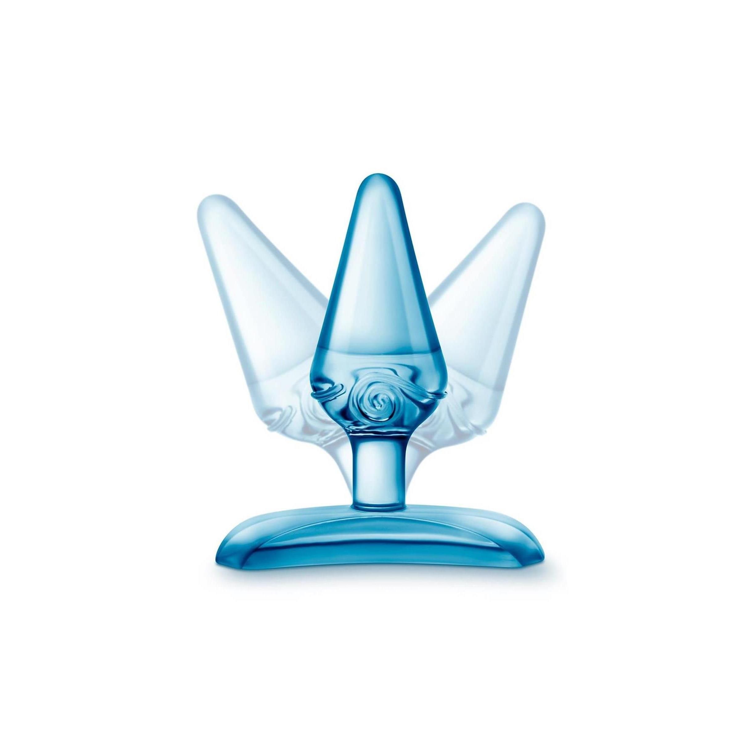 Blauer Analplug mit konischer Spitze und breiter Basis. Gezeigt in drei Positionen, mit transparentem Effekt.