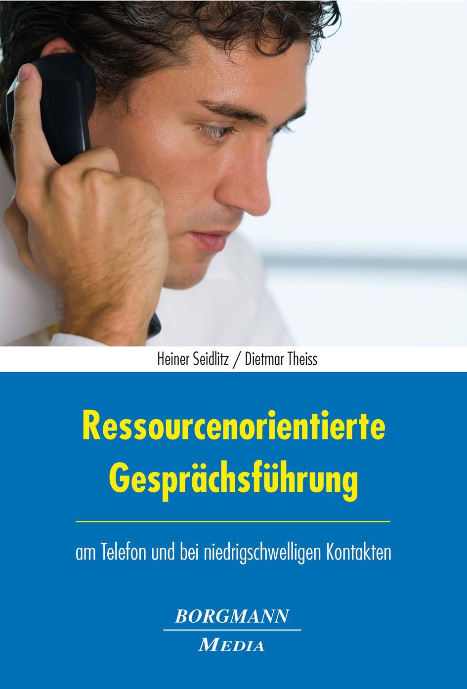 Buchcover: Ressourcenorientierte Gesprächsführung. Autor am Telefon. Titel in Gelb auf blauem Hintergrund. Verlag Borgmann Media.