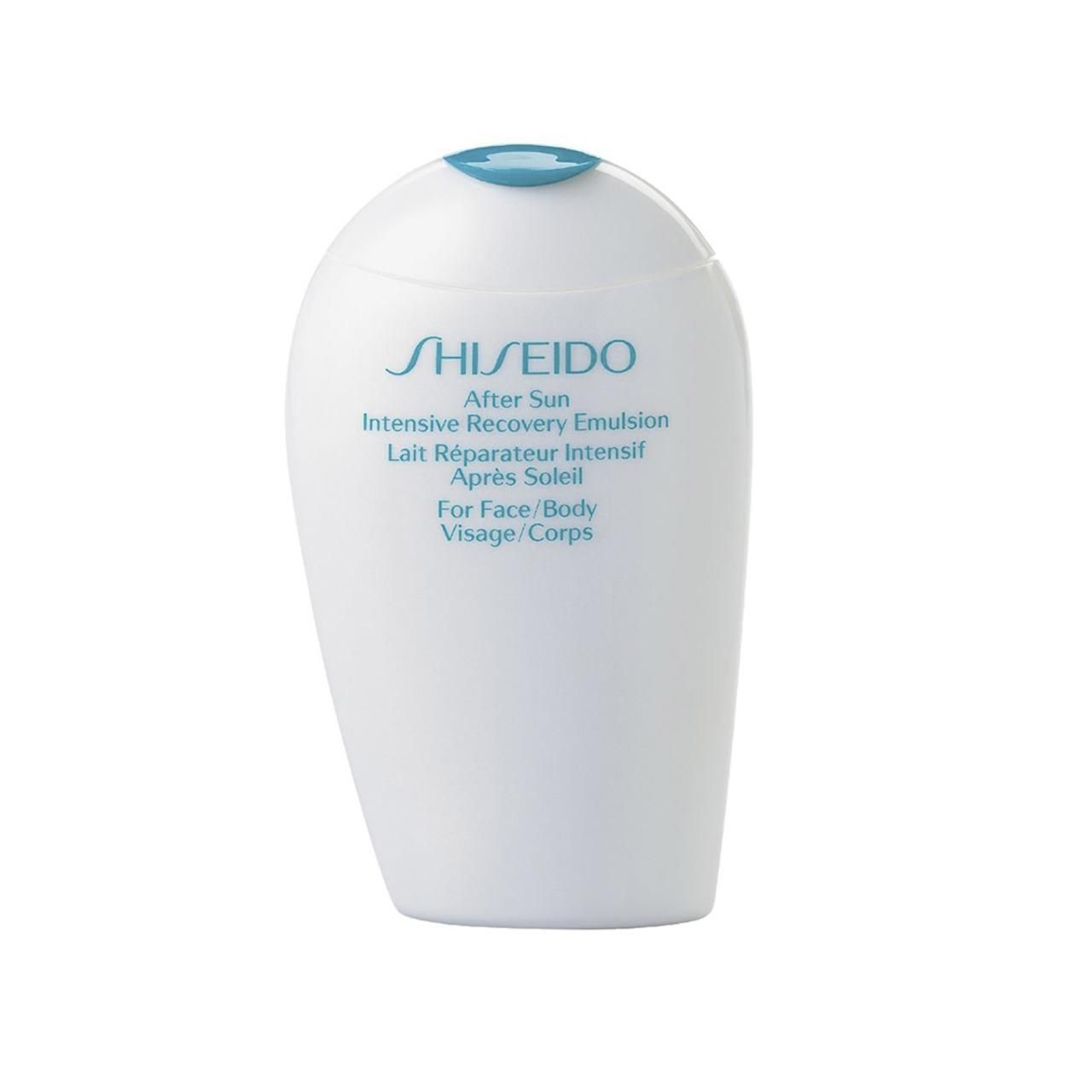 Weiße Flasche mit blauem Deckel. Schriftzug: SHISEIDO, After Sun Intensive Recovery Emulsion. Für Gesicht/Körper.