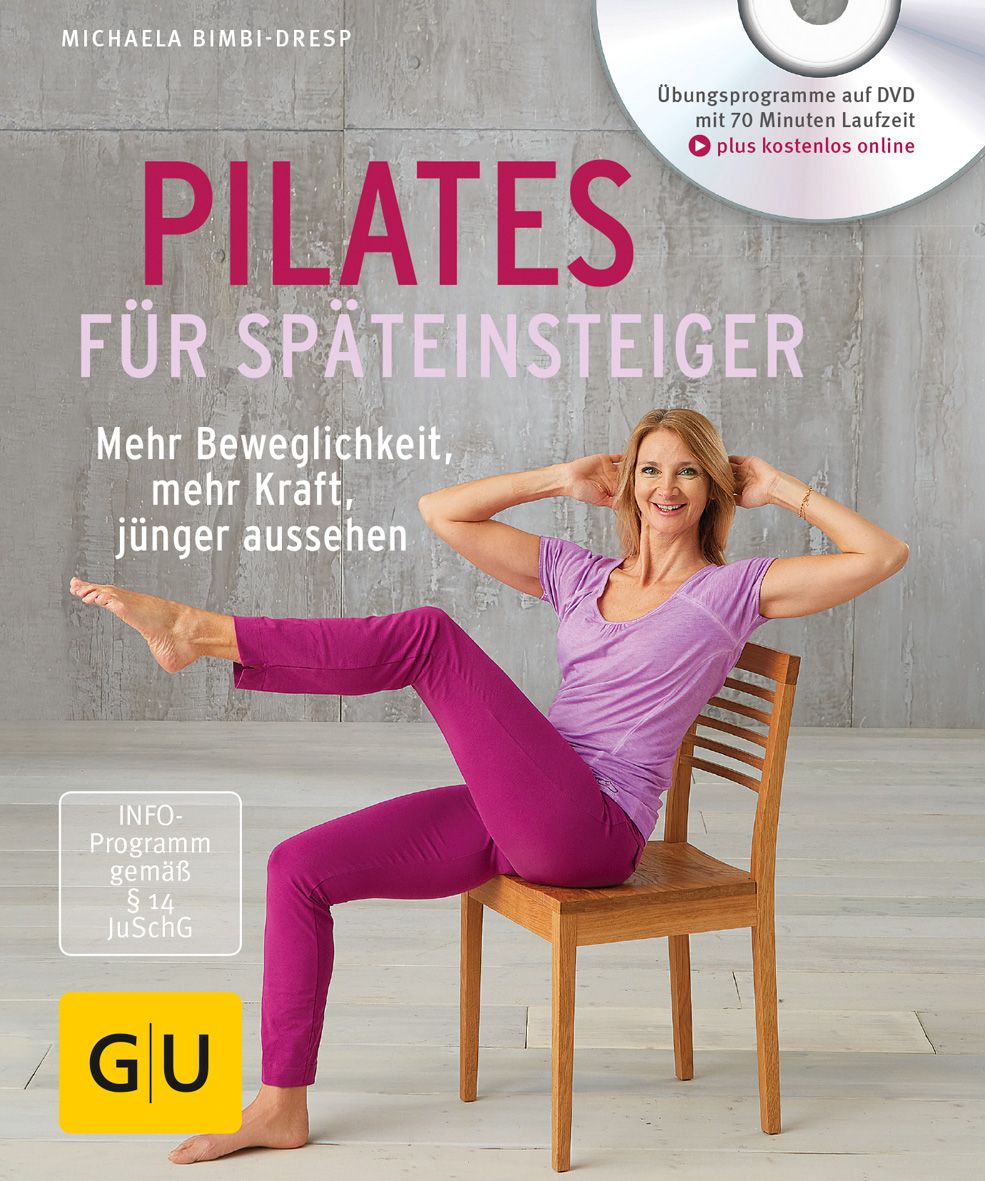 Buchcover: Pilates für Späteinsteiger. Frau auf Stuhl, Pilates-Übung. Mit DVD. GU-Logo. Titel in Pink. Text: Mehr Beweglichkeit, mehr Kraft, jünger aussehen.