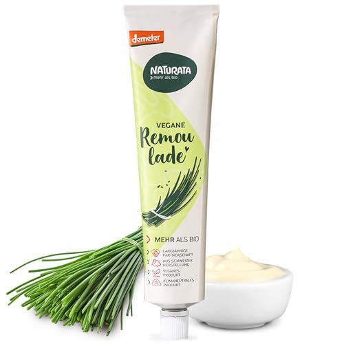 Naturata Vegane Remoulade in Tube, daneben Schale mit Remoulade und frischer Schnittlauch.