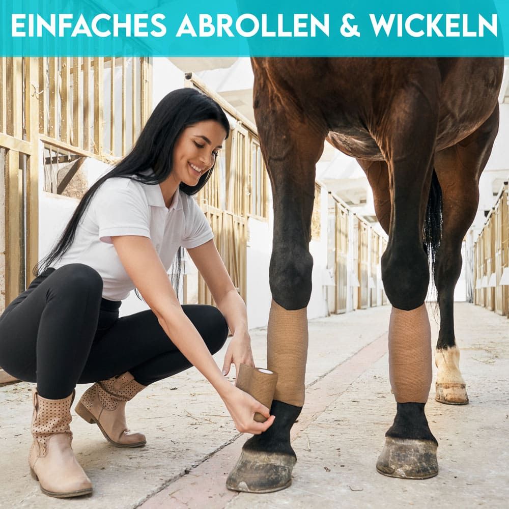 Frau wickelt Verband um Pferdebein. Text: Einfaches Abrollen & Wickeln.
