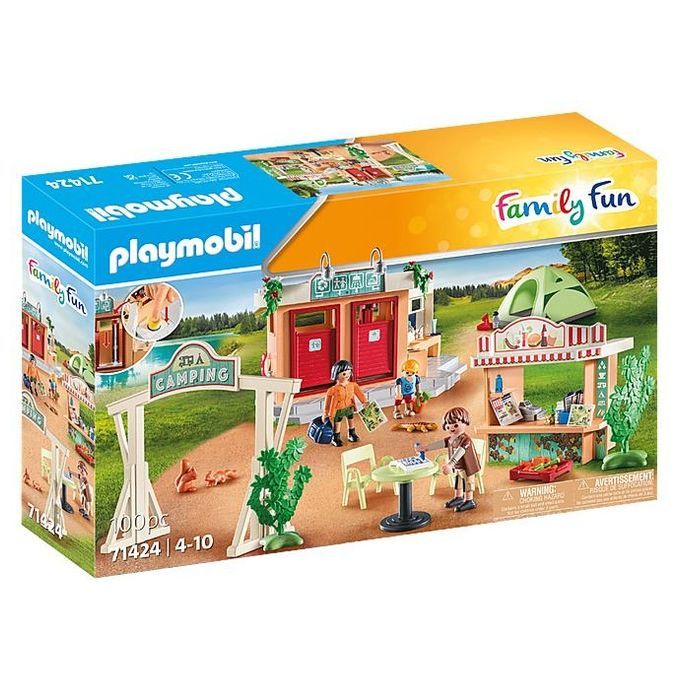 Playmobil Family Fun 71424 action figure giocattolo. La confezione mostra una scena di campeggio con personaggi, una tenda, una bancarella e un ingresso del campeggio. Il set include personaggi e accessori per bambini dai 4 anni in su. Il logo Playmobil e il nome del prodotto sono ben visibili.