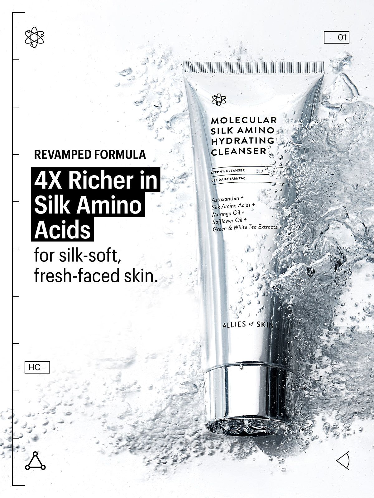 Silberfarbene Tube mit weißem Deckel. Aufschrift: MOLECULAR SILK AMINO HYDRATING CLEANSER. Marke: ALLIES OF SKIN. Wasser im Hintergrund.